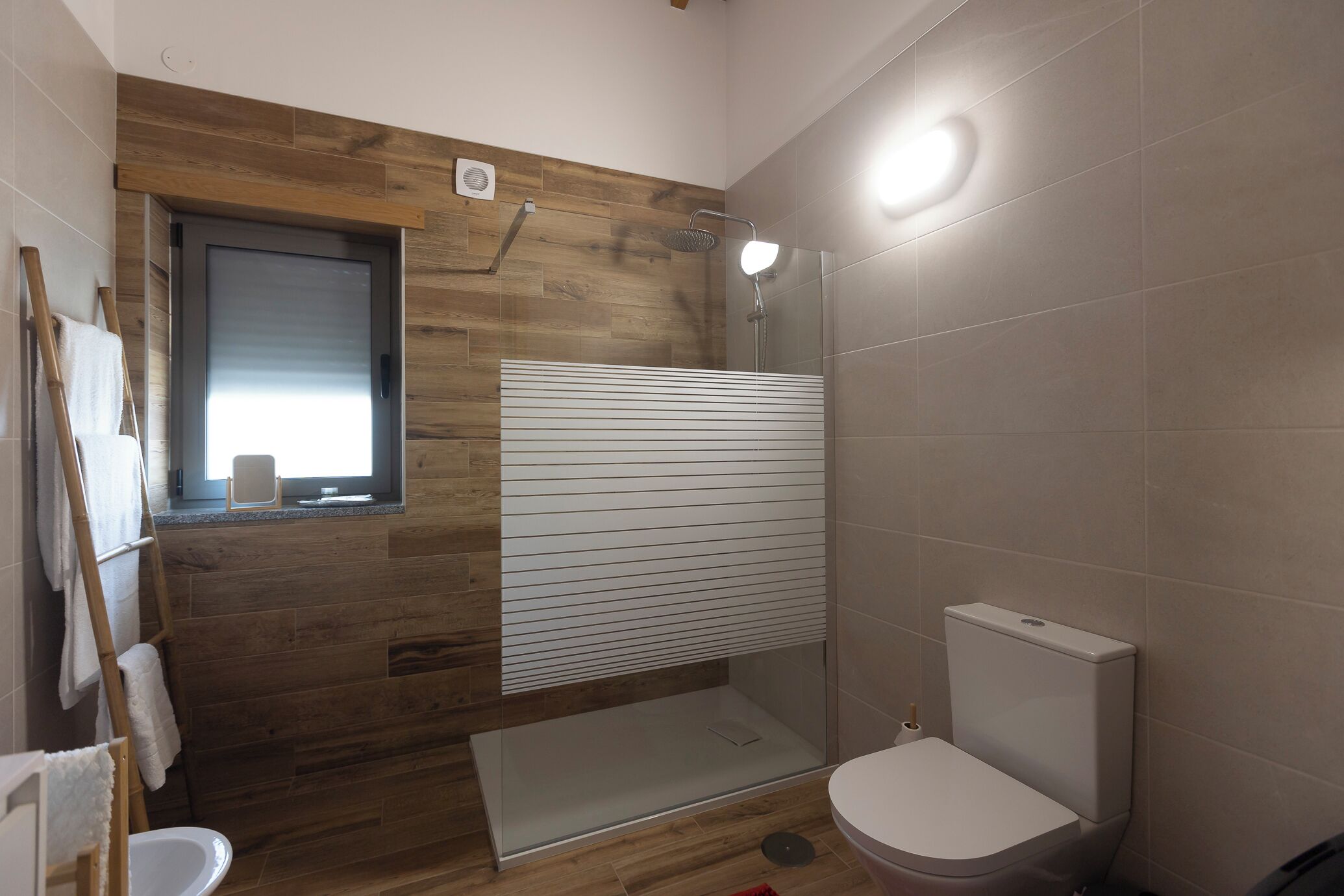 Dusche, Haartrockner, Bidet, Handtücher