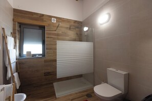 Dusj, hårføner, bidé og håndklær