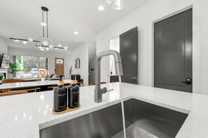 Dining - Modern Luxury in West Midtown 4BR with Rooftop (Atlanta)