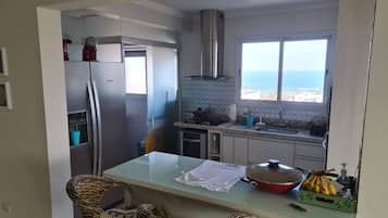 Microondas, horno, parrilla de estufa y lavavajillas