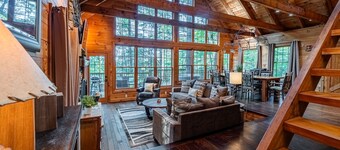 Summersville Lake 2-bedroom house w/ hot tub, 20 min New River Gorge Nat'l Park