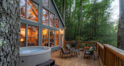 Summersville Lake 2-bedroom house w/ hot tub, 20 min New River Gorge Nat'l Park