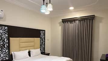 Comfort Double Room | In-room safe, desk, laptop workspace, blackout curtains