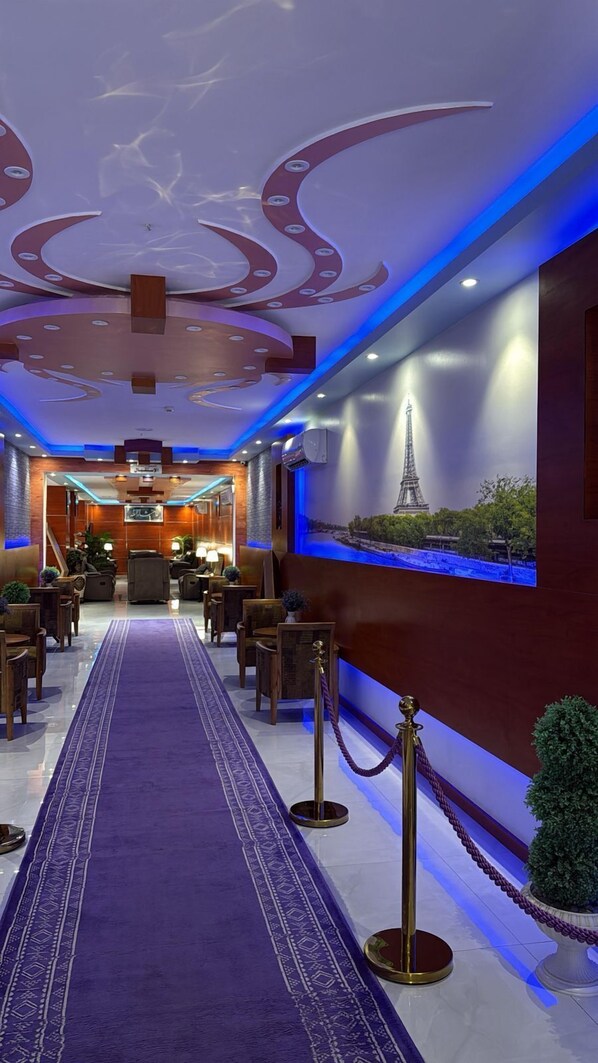 ฝ่ายต้อนรับ