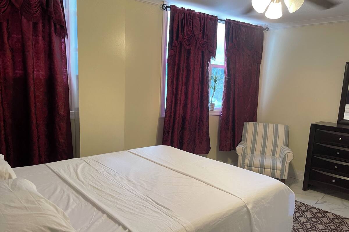 Deluxe Suite, Pool View, Corner | In-room safe, desk, free WiFi