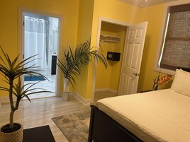 Caja de seguridad en la habitación, escritorio y wifi gratis 