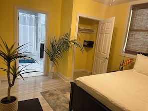 Deluxe Suite, Pool View | In-room safe, desk, free WiFi