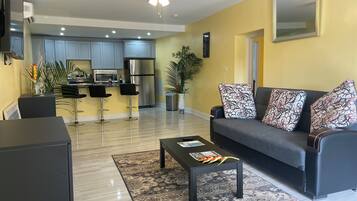Suite Executive, vista piscina | Area soggiorno