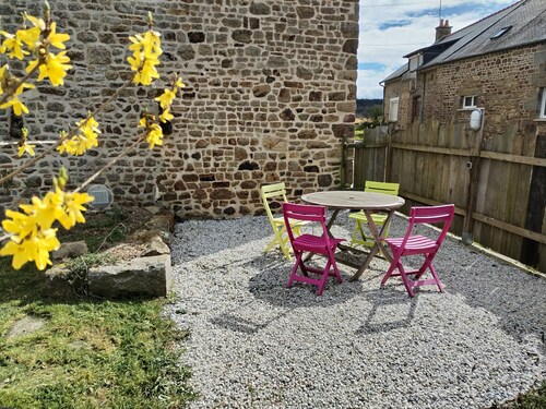 Gite sleeps 3, sleeps 5 in the countryside, garden, parking, pets welcome.