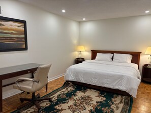 4 bedrooms, iron/ironing board, internet, bed sheets