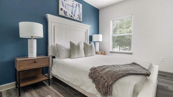 2 bedrooms, desk, iron/ironing board, WiFi