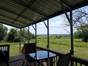 Outdoor dining - Secluded Prairie Retreat (Kincaid)