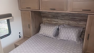1 camera, Wi-Fi, lenzuola