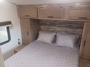 WiFi, bed sheets