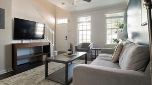 Living area - Landing | Spectacular 1BD, Pool, Gym (Orlando)