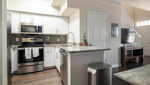 Private kitchen - Landing | Spectacular 1BD, Pool, Gym (Orlando)