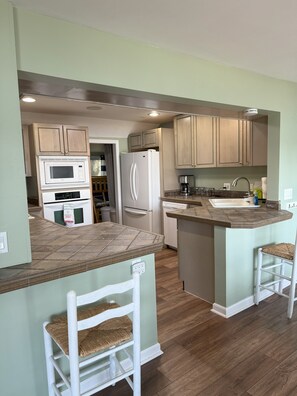 Mikroaaltouuni, uuni, astianpesukone