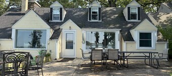 5-bedroom Lakefront Getaway on Private Wonder Lake – Sleeps 12