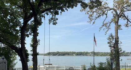 5-bedroom Lakefront Getaway on Private Wonder Lake – Sleeps 12