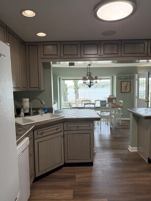 Mikroaaltouuni, uuni, astianpesukone