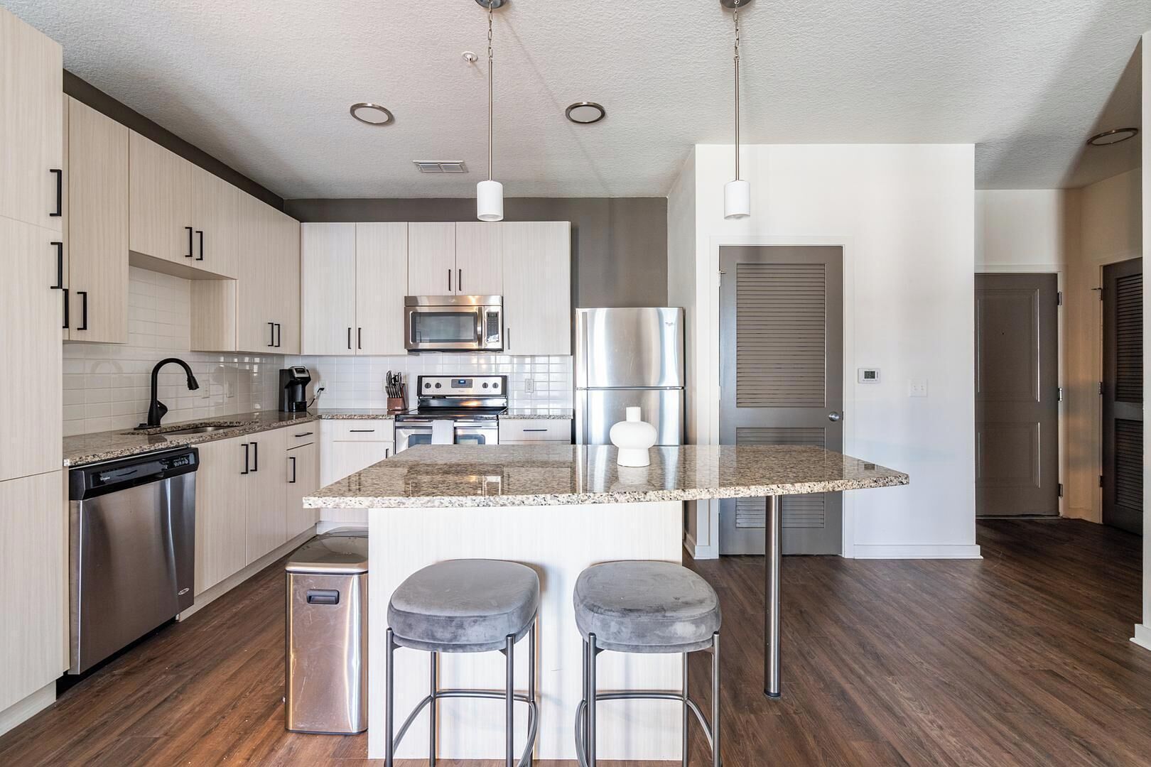 Kühlschrank, Esstisch