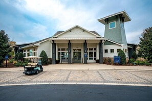 Exterior - Landing | Incredible 2BD, Pool, Gym (Charlotte)