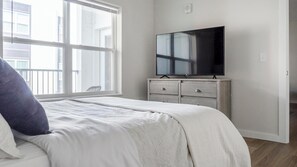 2 bedrooms, desk, iron/ironing board, WiFi