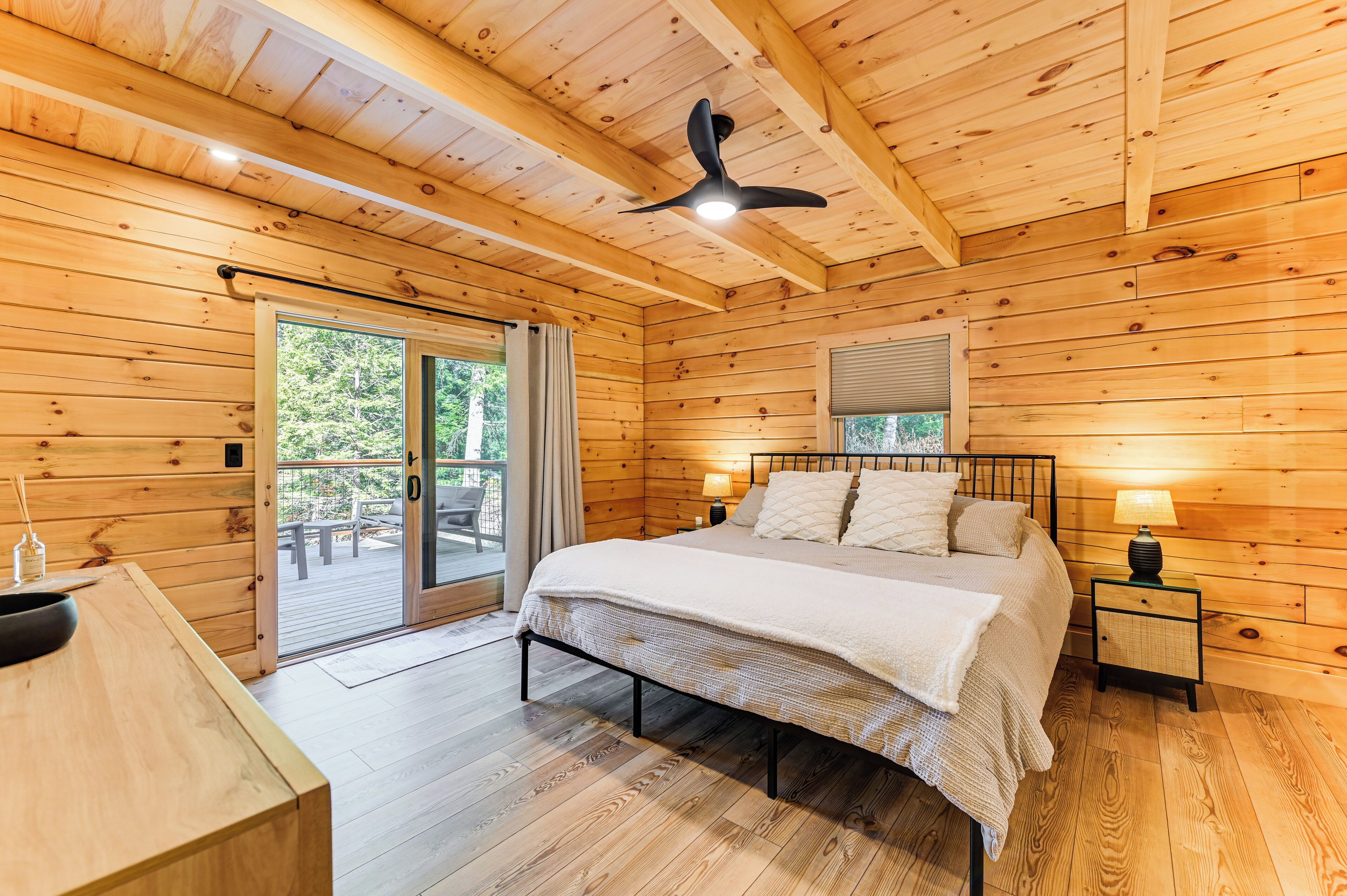 2 habitaciones, escritorio, tabla de planchar con plancha y wifi gratis 