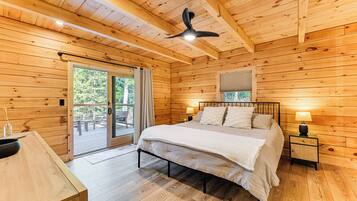 2 bedrooms, desk, iron/ironing board, free WiFi