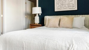 2 Schlafzimmer, Schreibtisch, Bügeleisen/Bügelbrett, WLAN