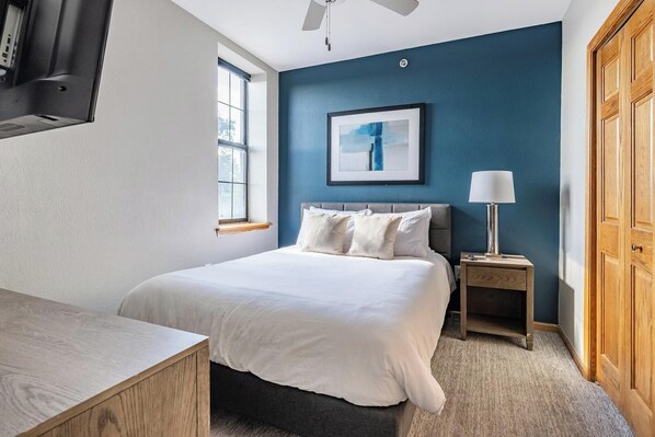 1 bedroom, desk, iron/ironing board, WiFi