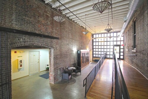 Landing | Stunning 1BD, Courtyard