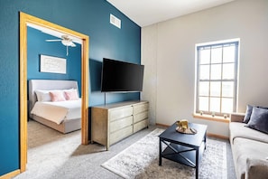 1 habitación, escritorio, tabla de planchar con plancha y wifi