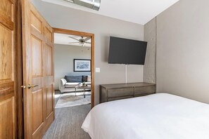 1 habitación, escritorio, tabla de planchar con plancha y wifi 