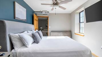 1 bedroom, desk, iron/ironing board, WiFi