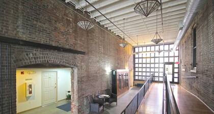 Landing | Beautiful 1BD, Courtyard