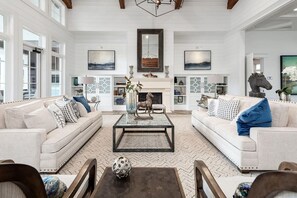 Smart TV - Landing | Chic 1BD, Gym, Pool (Summerville)