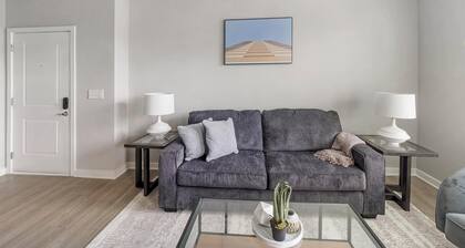 Landing | Stylish 1BD, Pool, Gym