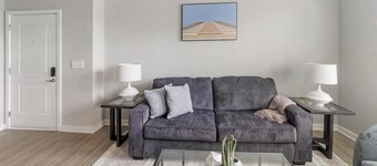 Landing | Stylish 1BD, Pool, Gym