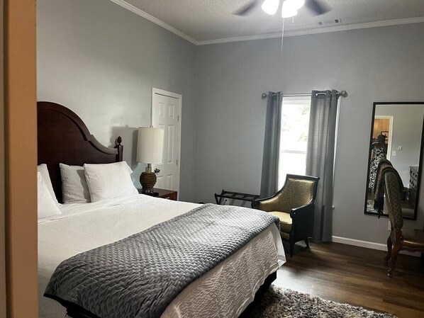 4 bedrooms, desk, iron/ironing board, WiFi