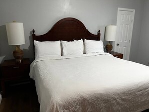 4 Schlafzimmer, Schreibtisch, Bügeleisen/Bügelbrett, WLAN