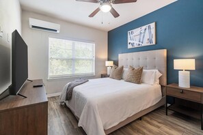 1 bedroom, desk, iron/ironing board, WiFi - Landing | Stylish 1BD, Clubhouse, Gym (Charlotte)
