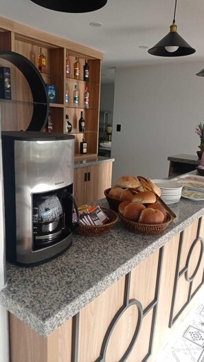Free daily English breakfast 