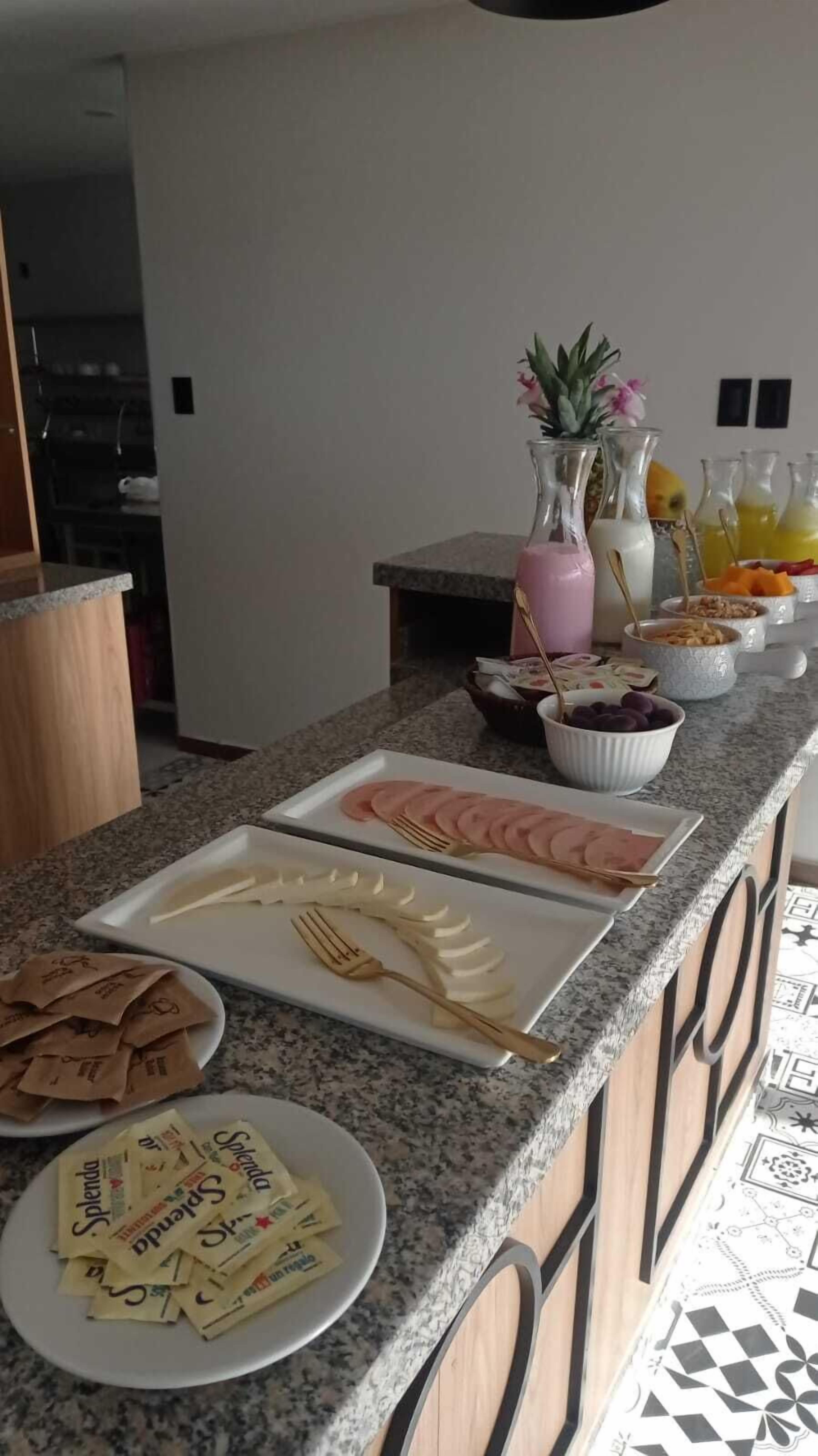 Free daily English breakfast