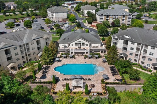 Landing | Spectacular 2BD, Gym, Clubhouse