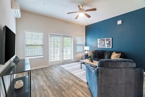 Smart TV - Landing | Spectacular 2BD, Gym, Clubhouse (Charlotte)