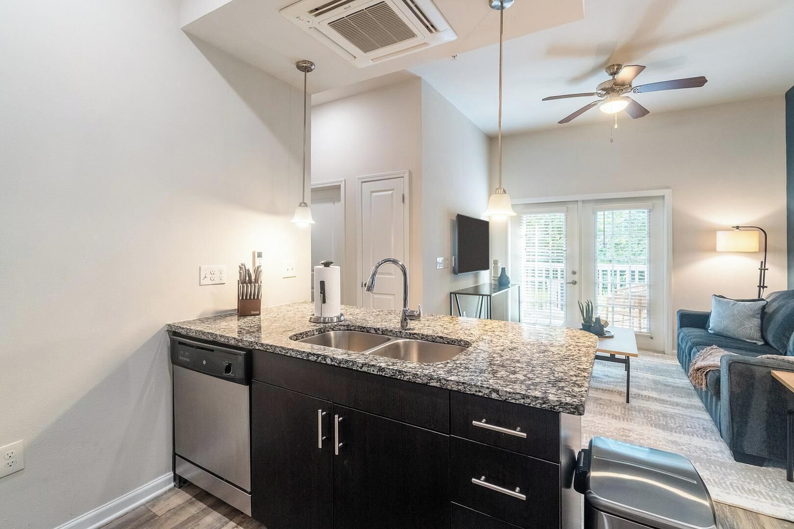 المنشأة من الداخل