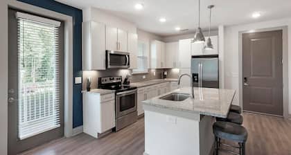 Landing | Beautiful 1BD, Clubhouse, Yoga Studio