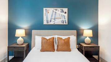 2 bedrooms, desk, iron/ironing board, WiFi