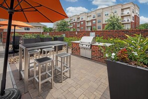 Outdoor dining - Landing | Modern 2BD, Clubhouse, Yoga Studio (Charlotte)